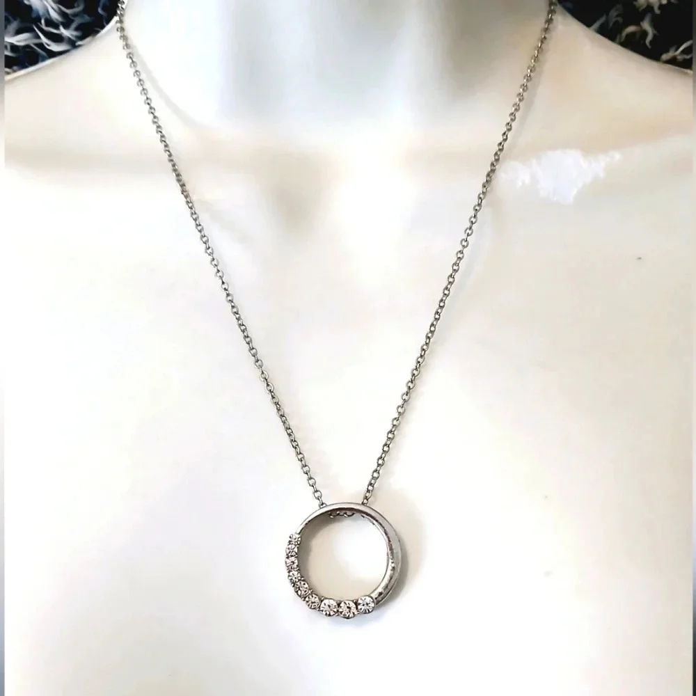 💚5/$25 Silver Toned Cubic Zirconia Circle Pendant Necklace
